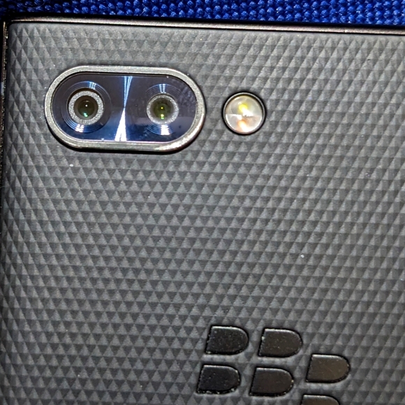 Blackberry Key 2 UNLOCKED 🔥 Model BBF100-2 | 64G |  Like New 👍 - Picture 4 of 7